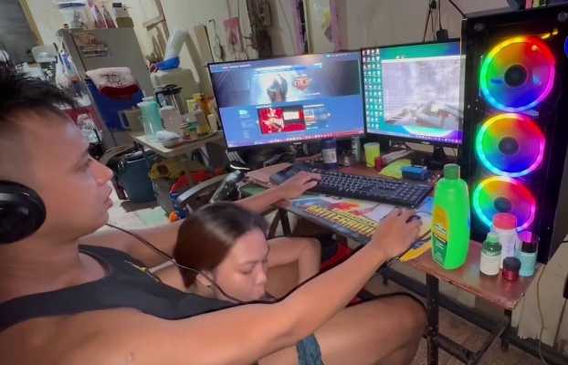 Smooth Ang Pag Supsop ni Cristine Habang In-Game Ang Boypren.. Kaloko!