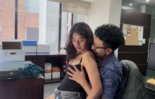 Pinay Call Center Agent Pinatawag sa Opis Para sa Instant Promotion